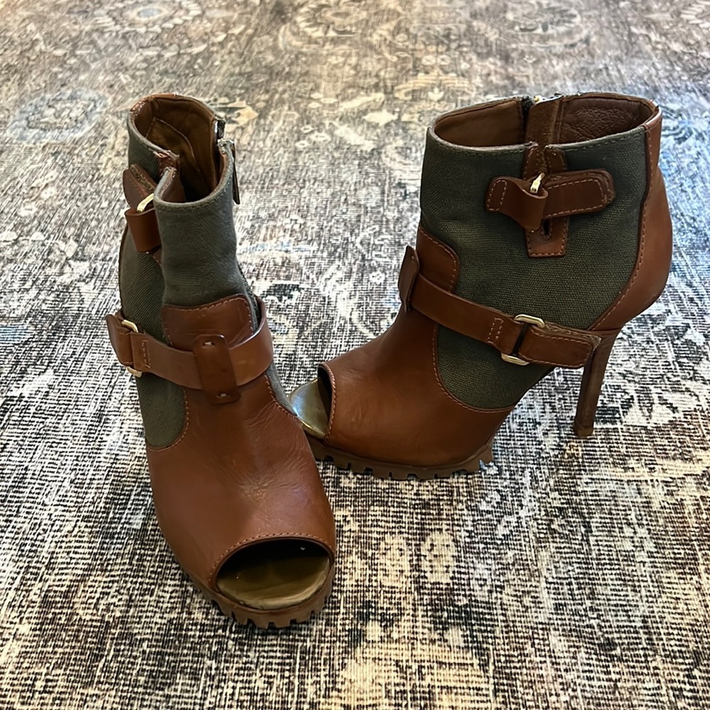 Tory Burch Oren Peep Toe Ankle Booties Boots Leather & Canvas High Heel size 8 - Picture 2 of 9